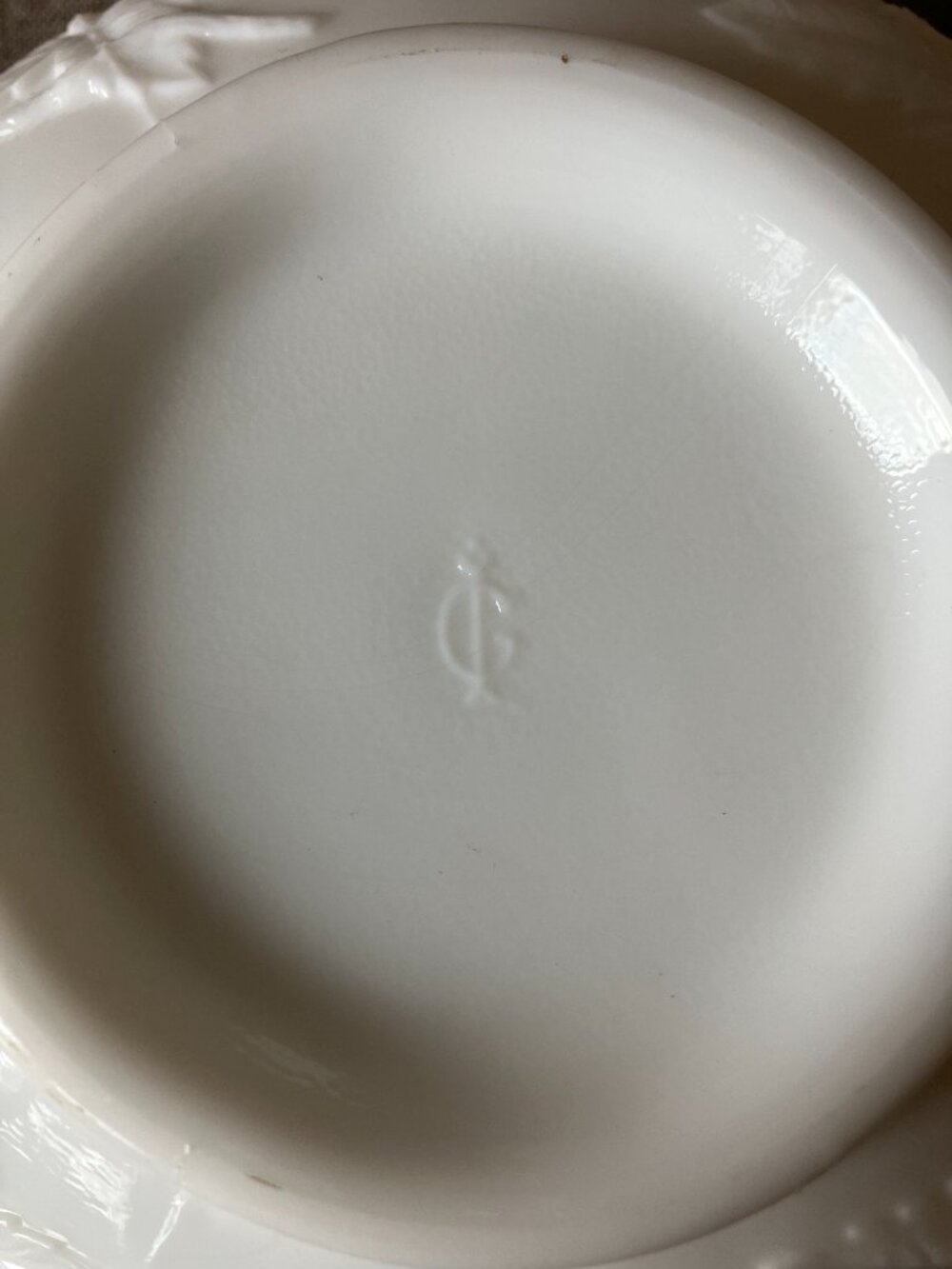 Vintage Imperial Glass 8-1/2" White Milk Glass Bowl Embossed Grape Scallop Edge - Picture 5 of 7